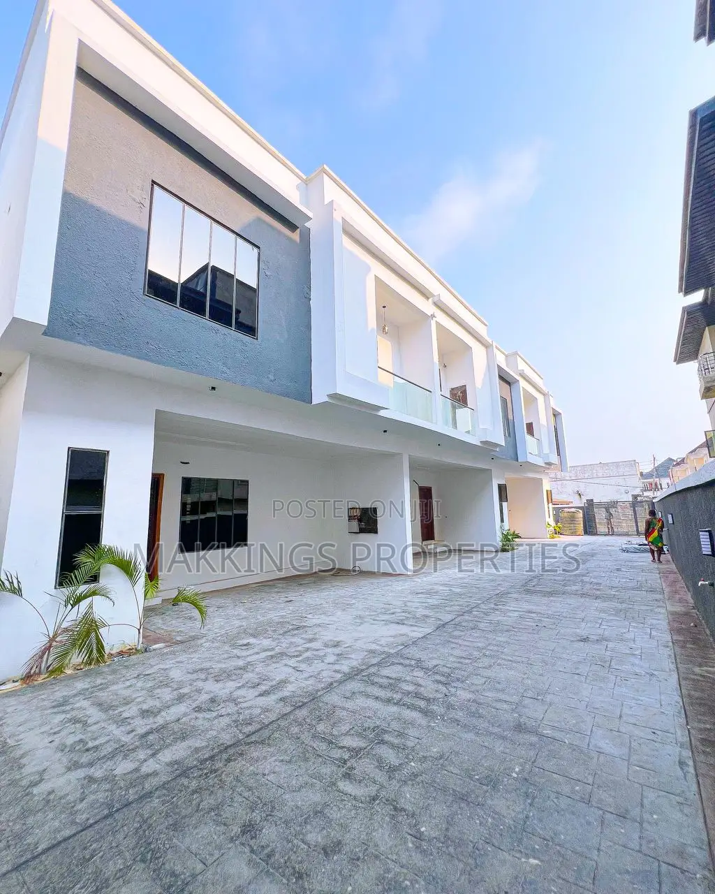 4bdrm Duplex in Chevron for rent