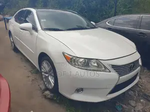 Lexus ES 350 FWD 2014 White