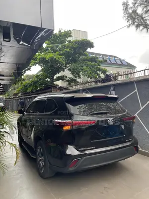 Toyota Highlander Limited 2021 Black