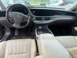 Lexus LS 2019