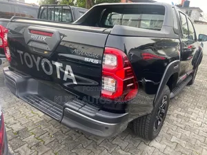 New Toyota Hilux 2025 Black