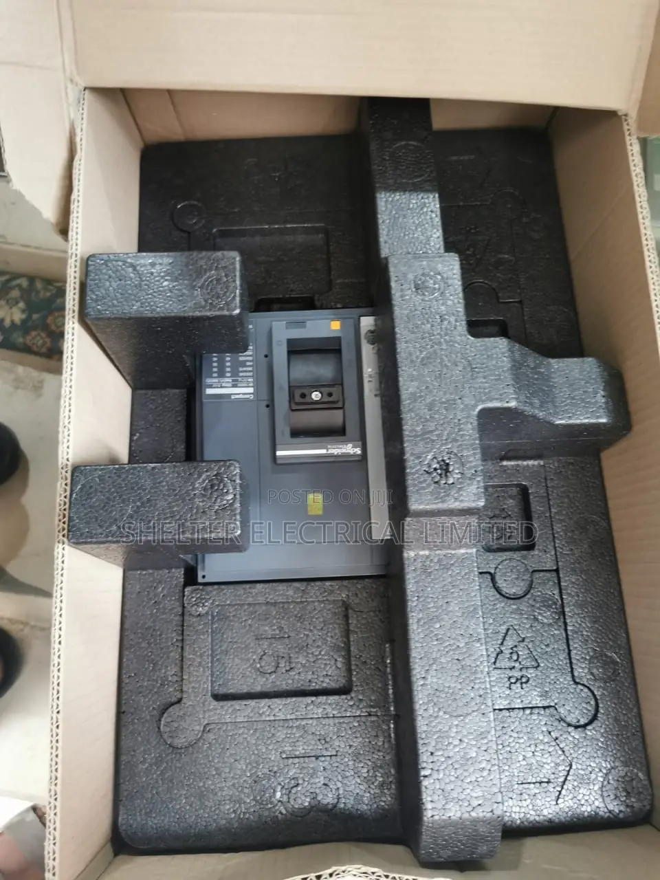 800amp 3pole Schnieder Breaker