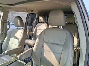 Toyota Sienna XLE (3.5L 6cyl 8A) 2018 Brown