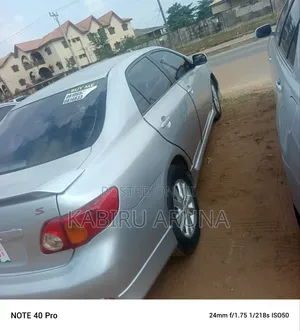 Toyota Corolla 2010 Silver