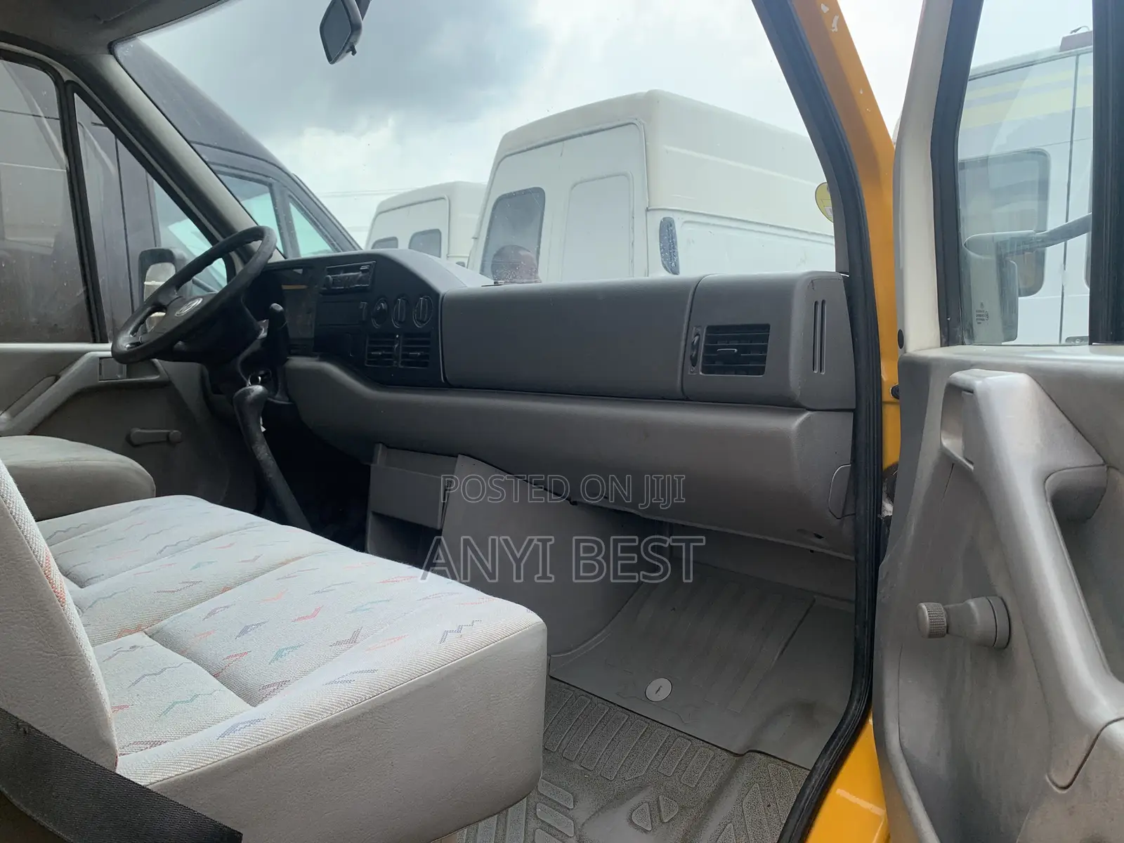 Volkswagen LT 2000 Yellow