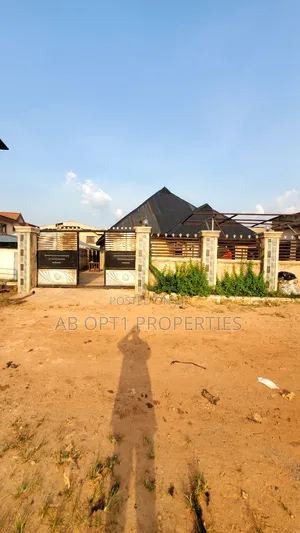 3bdrm Block of Flats in Benin City for sale