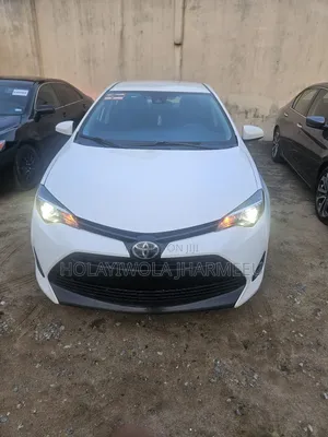 Toyota Corolla LE 4dr Sedan (1.8L 4cyl CVT) 2017 White