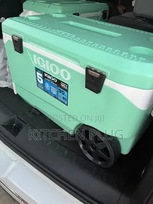 Igloo Maxcold Latitude 90-Quart Roller Cooler.