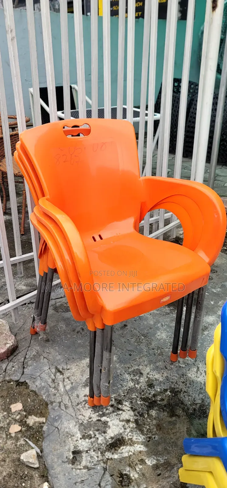 Iron Legs Plastic Chairs With Armrest