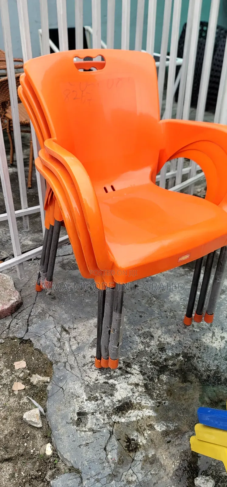 Iron Legs Plastic Chairs With Armrest