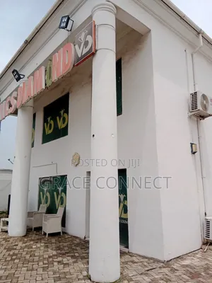 Massive Building at Eleyele Forsale Suitable for Commercial Purpose