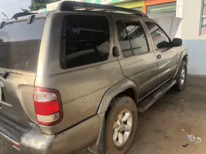 Nissan Pathfinder SE 2004 Gray