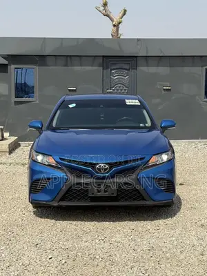 Toyota Camry SE FWD (2.5L 4cyl 8AM) 2018 Blue