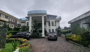 Furnished 6bdrm Mansion in Queens Drive Old for sale
