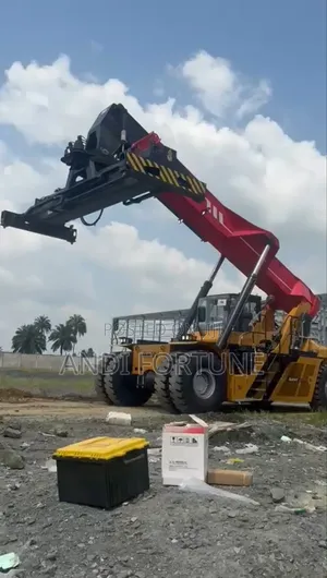 Cranes and Reach Stackers Available for Lease in Port-Harcourt