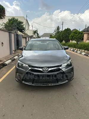 Toyota Camry SE 4dr Sedan (2.5L 4cyl 6A) 2016 Gray