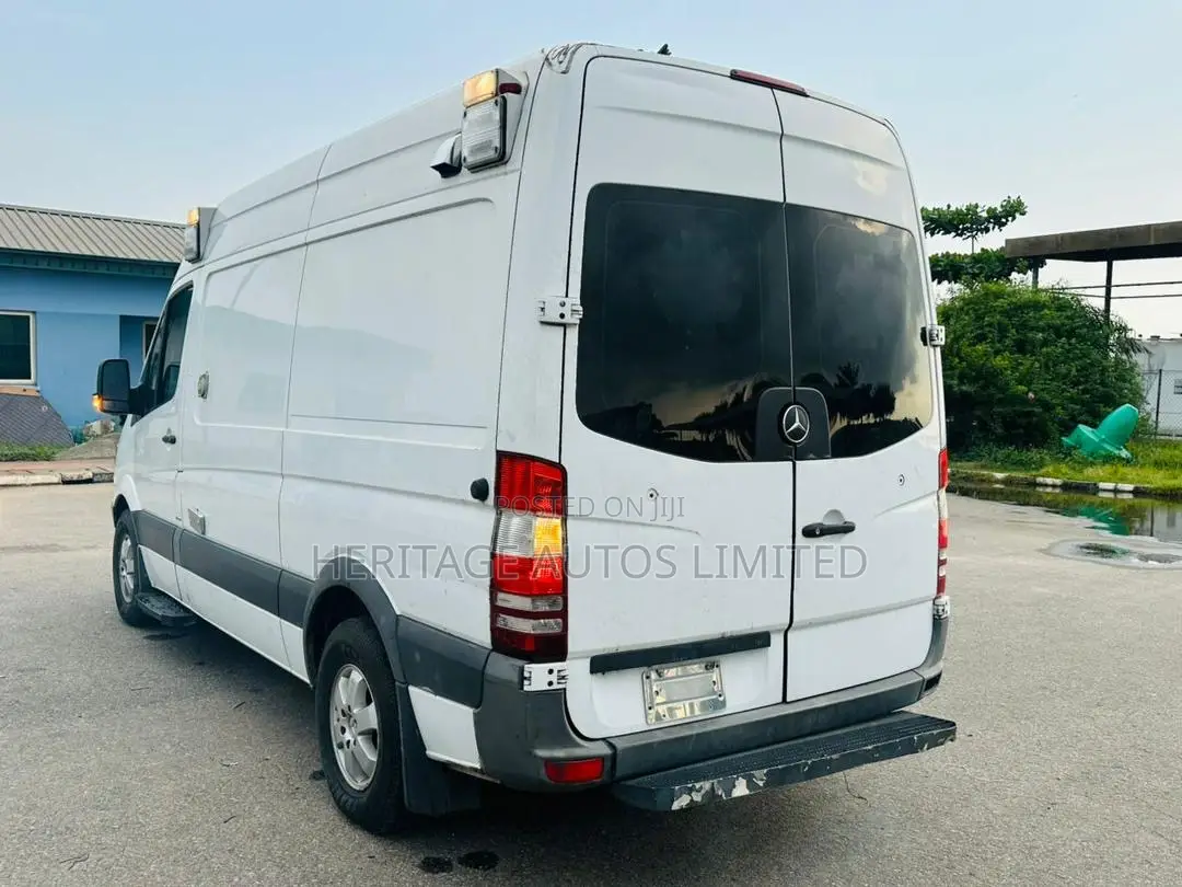 Mercedes-Benz Sprinter 2012 White