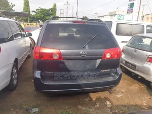 Toyota Sienna LE 2009 Gray