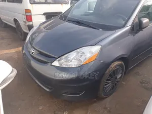 Toyota Sienna LE 2009 Gray