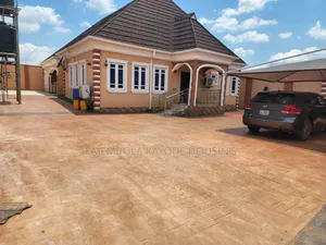 3bdrm Bungalow in Oroge Area, Akobo for sale