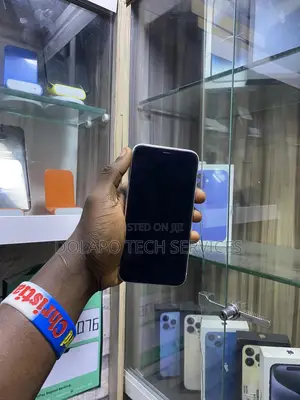 Apple iPhone XR 64 GB White