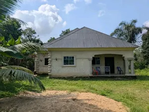 4bdrm Bungalow in Off Idoro Road Uyo for sale