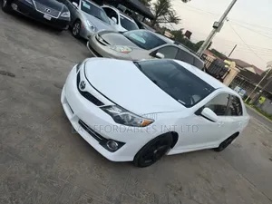 Toyota Camry SE 4dr Sedan (2.5L 4cyl 6A) 2013 White