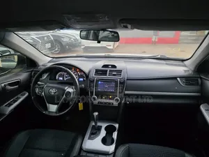 Toyota Camry SE 4dr Sedan (2.5L 4cyl 6A) 2013 White