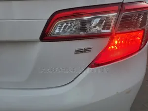 Toyota Camry SE 4dr Sedan (2.5L 4cyl 6A) 2013 White