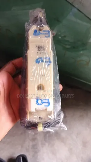 Lexus Es 330 Pressing Button Front Left 05 Model