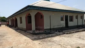5bdrm Block of Flats in Agunfoye, Ikorodu for sale