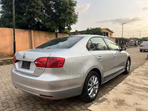 Volkswagen Jetta SE 4dr Sedan w/Connectivity (1.8L 4cyl Turbo 5M) 2014