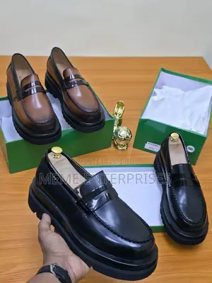 Guys Shoe < 