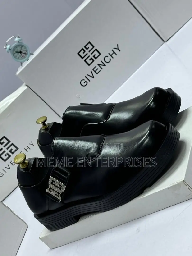 Guys Shoe < 