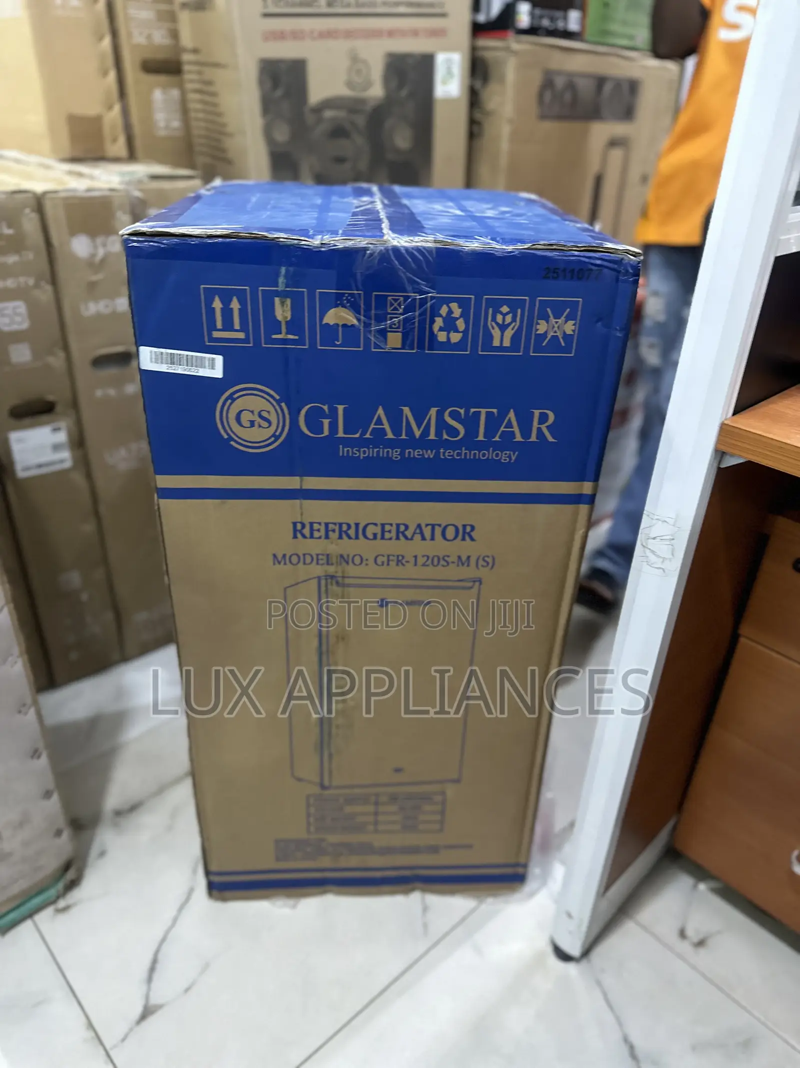 Glamstar 90l Efficient Cooling Compact Fridge