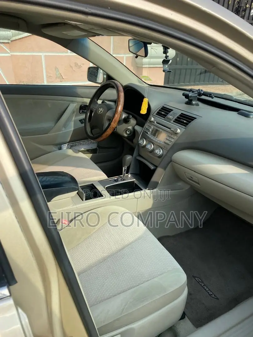 Toyota Corolla 2010 Gold