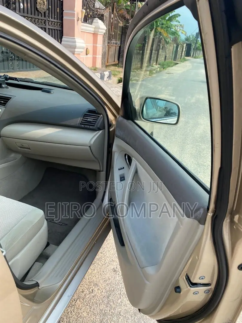 Toyota Corolla 2010 Gold
