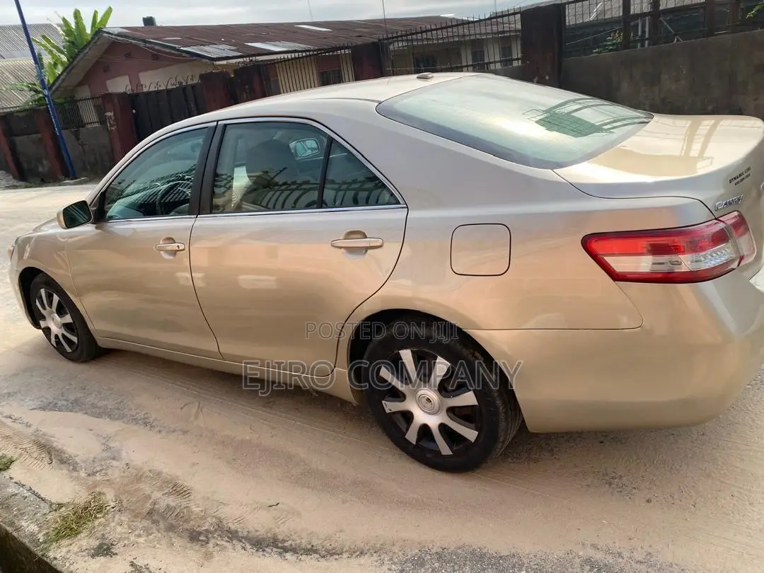 Toyota Corolla 2010 Gold