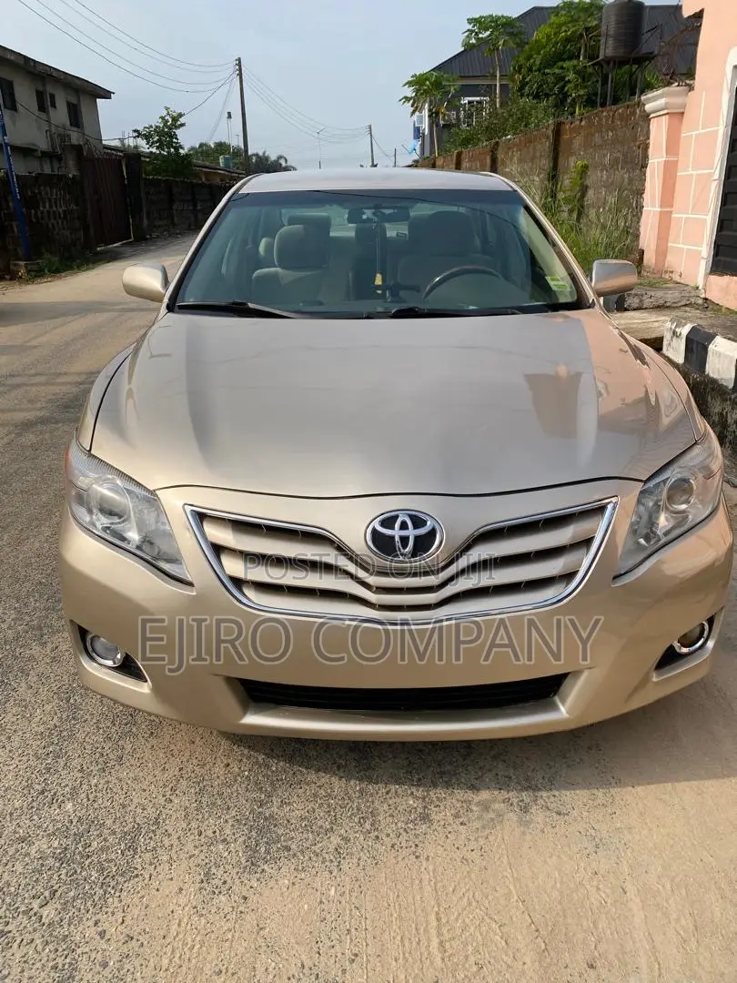 Toyota Corolla 2010 Gold