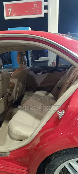 Mercedes-Benz C250 2013 Red