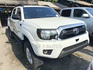 Toyota Tacoma 4dr Access Cab 6.1 ft. SB (2.7L 4cyl 5M) 2015 White