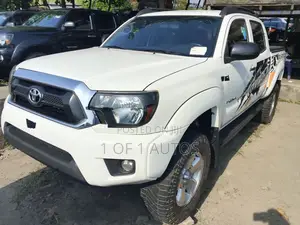 Toyota Tacoma 4dr Access Cab 6.1 ft. SB (2.7L 4cyl 5M) 2015 White