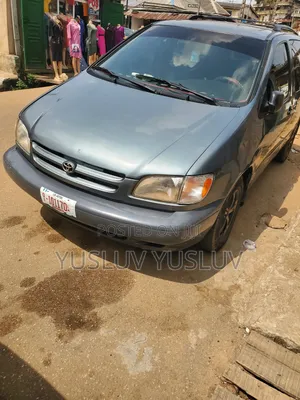 Toyota Sienna 2003 Gold