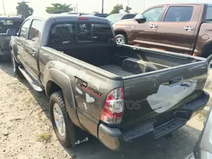 Toyota Tacoma 4dr Access Cab 4WD 6.1 ft. SB (2.7L 4cyl 4A) 2014 Gray