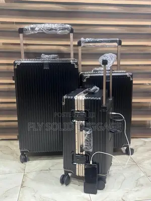 Wider Hand With Charging Port Set of 3 Aluminum Luggage Traveling Box