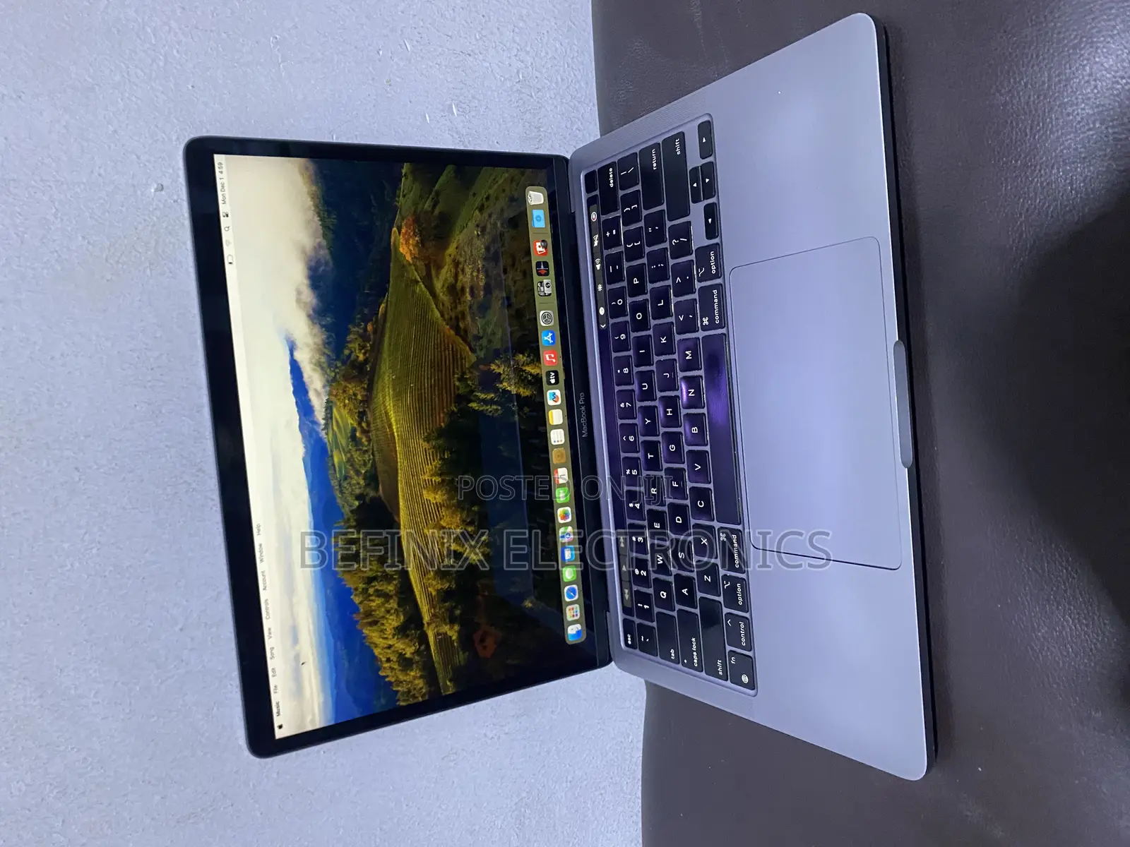 Laptop Apple MacBook Pro 2022 M2 8GB Apple M2 SSD 256GB