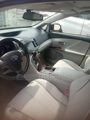 Toyota Venza V6 AWD 2012 Gray