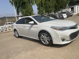 Toyota Avalon XLE Premium Sedan FWD (3.5L 6cyl 6A) 2013 White