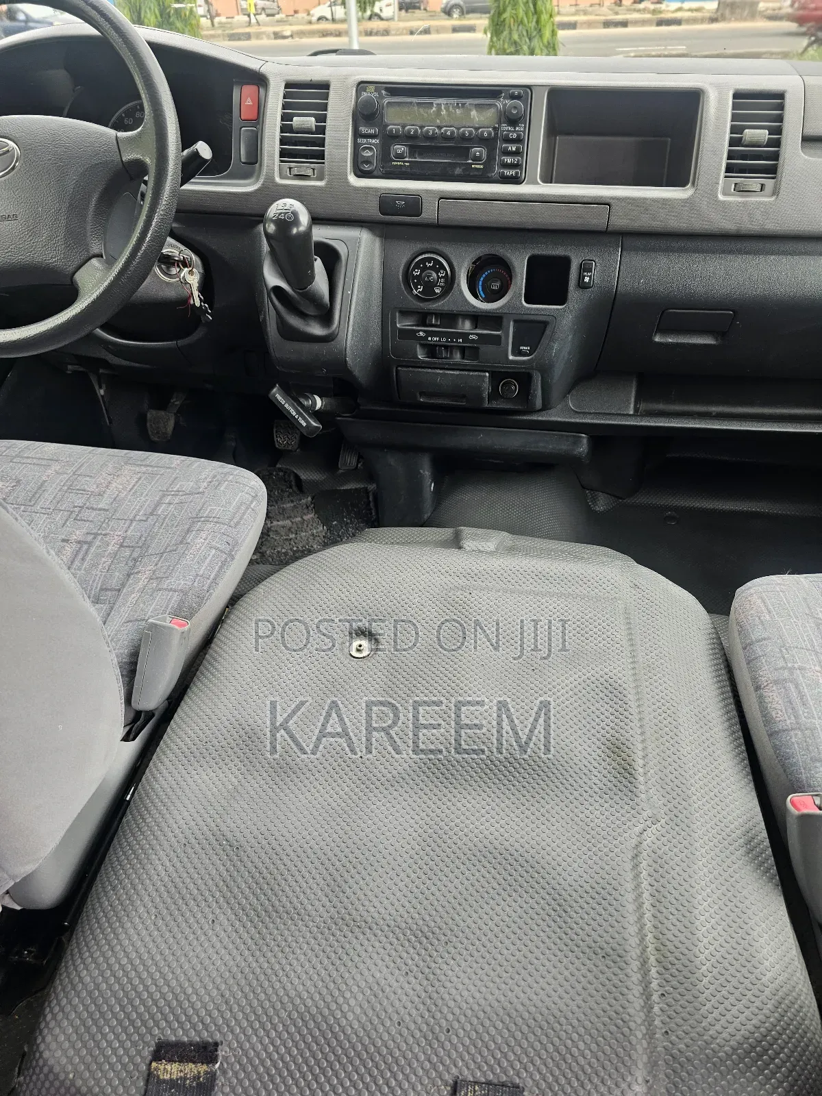 Toyota HiAce 2014 White
