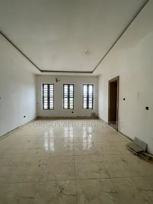 6bdrm Townhouse/Terrace in Eagle Court, Life Camp for Sale